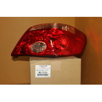 Tail light RHS to suit Mitsubishi Outlander ZE/ZF - Brand New Genuine - MN175254